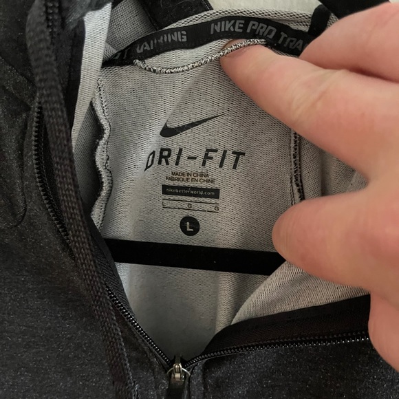 Nike Dry Fir Performance Sweatshirt - Picture 3 of 3